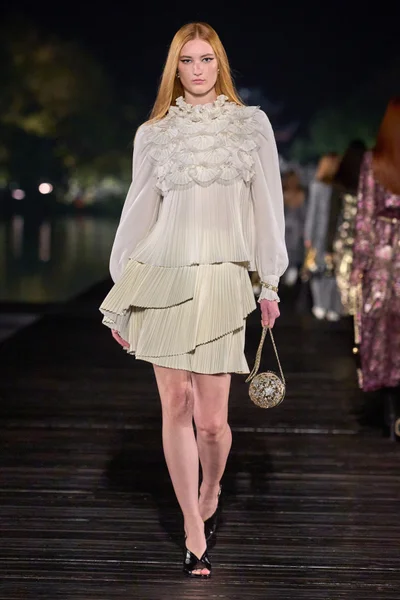 Look 54